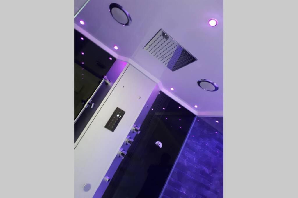 Spa Privatif Love Room, Le Hammam Et Bulles, Chez Nuits Chartraines Шартр Экстерьер фото