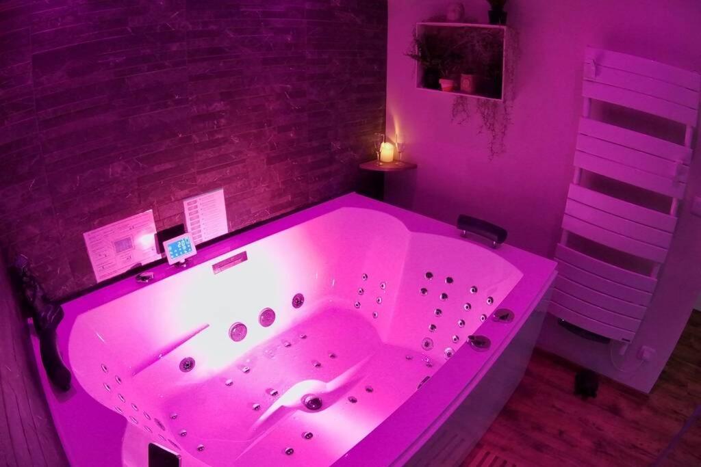 Spa Privatif Love Room, Le Hammam Et Bulles, Chez Nuits Chartraines Шартр Экстерьер фото