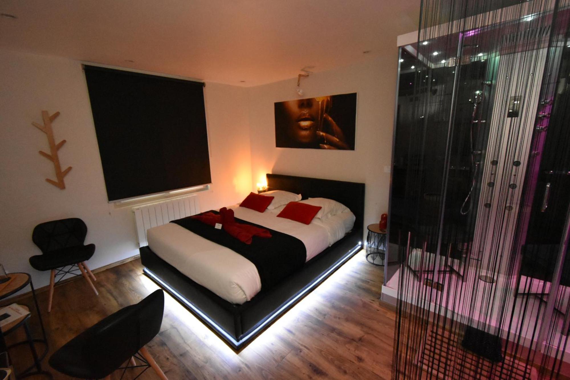 Spa Privatif Love Room, Le Hammam Et Bulles, Chez Nuits Chartraines Шартр Экстерьер фото